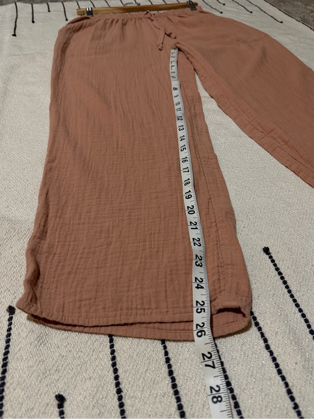 Aritzia Wide Leg Pants in Dusty Rose - Picture 6 of 10